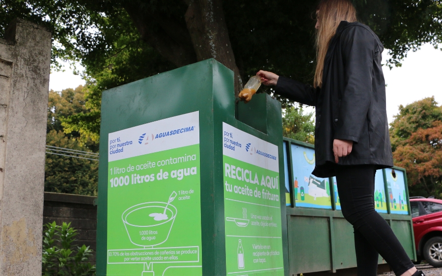 Aguas Décima y el municipio llaman a reciclar aceite doméstico para proteger el agua y el alcantarillado